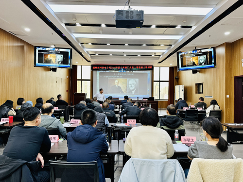 郑州大学张建华教授 郑州大学张建华教授在国网郑州分公司管理能力培训班,作题为《当前国际国内热点问题及形势分析》的专题讲座