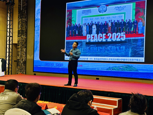 郑州大学张建华教授 郑州大学张建华教授在新郑市为郑州人防系统作题为《大国关系与国际局势》的专题讲座