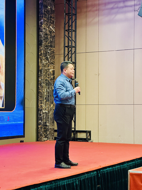 郑州大学张建华教授 郑州大学张建华教授在新郑市为郑州人防系统作题为《大国关系与国际局势》的专题讲座