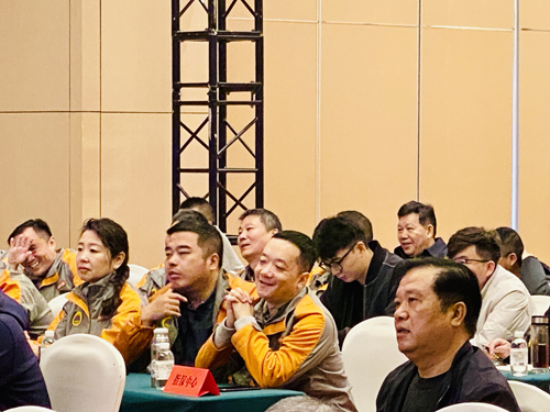 郑州大学张建华教授 郑州大学张建华教授在新郑市为郑州人防系统作题为《大国关系与国际局势》的专题讲座