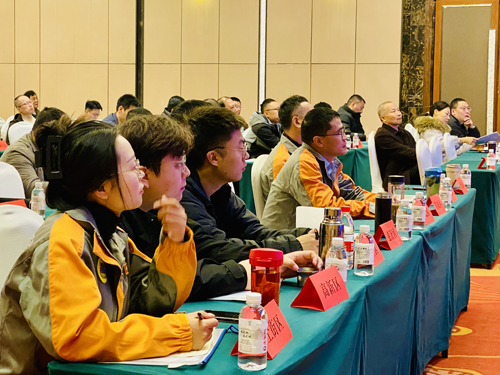 郑州大学张建华教授 郑州大学张建华教授在新郑市为郑州人防系统作题为《大国关系与国际局势》的专题讲座