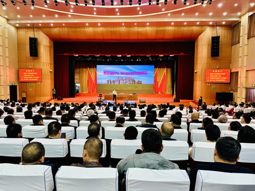 郑州大学张建华教授 张建华教授在商丘市睢阳区委理论学习中心组第18次学习(扩大)会议,作题为《加快发展新质生产力,以科技创新推动数字经济高质量发展》的专题讲座