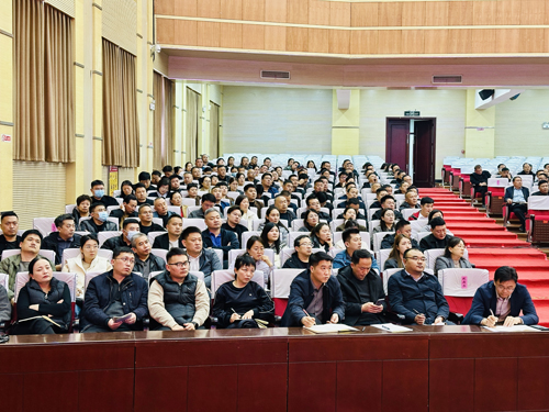 郑州大学张建华教授 张建华教授在商丘市睢阳区委理论学习中心组第18次学习(扩大)会议,作题为《加快发展新质生产力,以科技创新推动数字经济高质量发展》的专题讲座