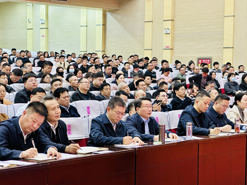 郑州大学张建华教授 张建华教授在商丘市睢阳区委理论学习中心组第18次学习(扩大)会议,作题为《加快发展新质生产力,以科技创新推动数字经济高质量发展》的专题讲座