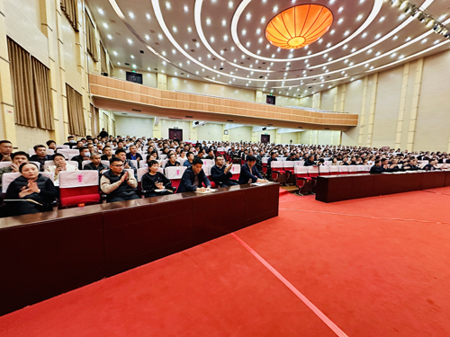 郑州大学张建华教授 张建华教授在商丘市睢阳区委理论学习中心组第18次学习(扩大)会议,作题为《加快发展新质生产力,以科技创新推动数字经济高质量发展》的专题讲座