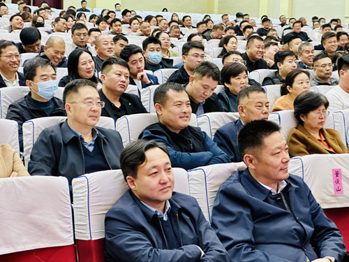 郑州大学张建华教授 张建华教授在商丘市睢阳区委理论学习中心组第18次学习(扩大)会议,作题为《加快发展新质生产力,以科技创新推动数字经济高质量发展》的专题讲座